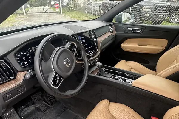 2021 VOLVO XC60