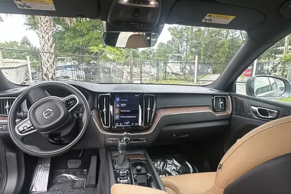 2021 VOLVO XC60